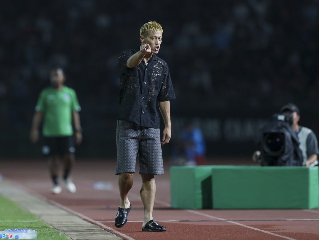 4 bộ trang phục Honda mặc khi chỉ đạo ở SEA Games 32