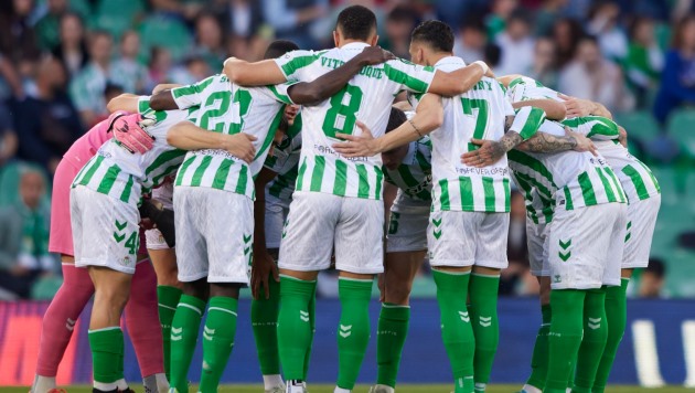 Antony mờ nhạt, Real Betis thất thủ trước Gent