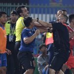 Bạo lực làm nhạt nhòa tấm HCV của bóng đá Indonesia, căn bệnh khó chữa