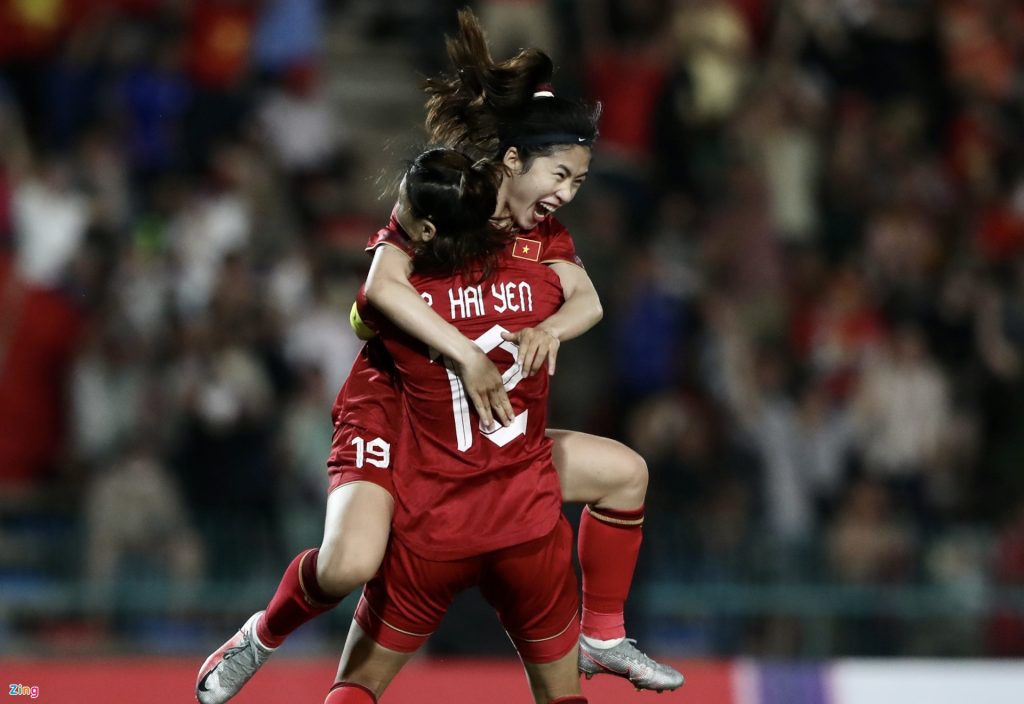 Cảm xúc vỡ òa trong ngày tuyển nữ Việt Nam làm nên lịch sử