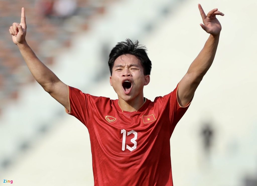 Hậu vệ U22 Việt Nam vừa lập cú đúp trước Myanmar là ai?