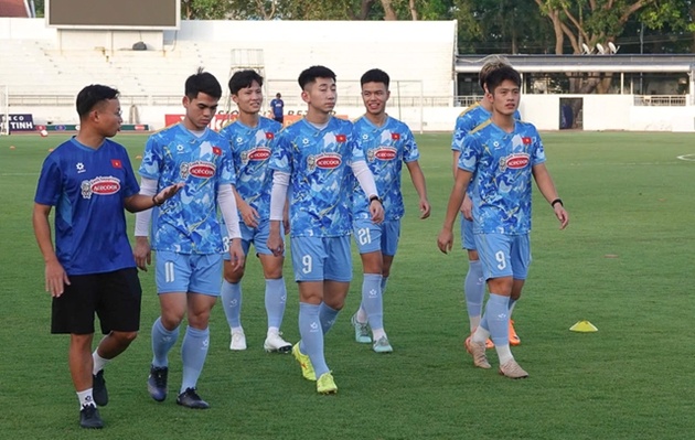 HLV Kim Sang-sik đẩy cao cường độ tập chiến thuật cho U22 Việt Nam