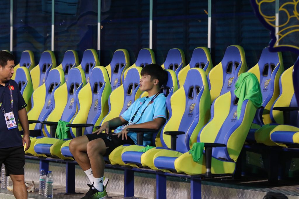 HLV Troussier thông báo tin xấu sau trận U22 Việt Nam hòa Thái Lan