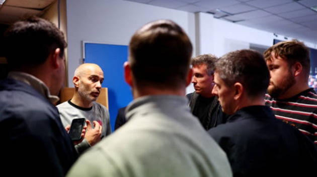 Maresca khó chịu vì câu hỏi Champions League