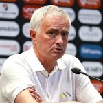 Mourinho “vừa đấm vừa xoa” Chelsea trước thềm Conference League