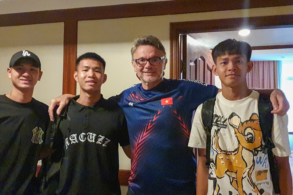 3 cầu thủ U22 Việt Nam bị loại rời Campuchia