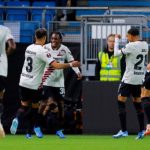 4 phút 2 bàn, Leverkusen dẫn đầu bảng H