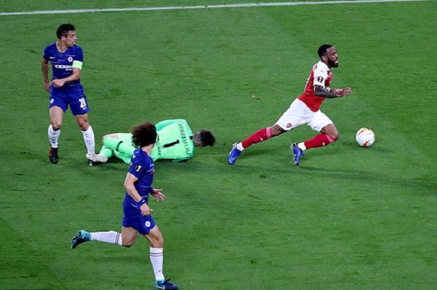 5 điểm nhấn Chelsea 4-1 Arsenal: Giroud “bắn hạ” đội bóng cũ; Chỉ trích Sarri là “tội ác”