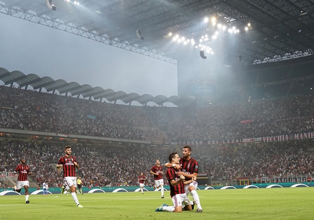 AC Milan và Everton cùng rủ nhau đi tiếp tại sân chơi Europa League