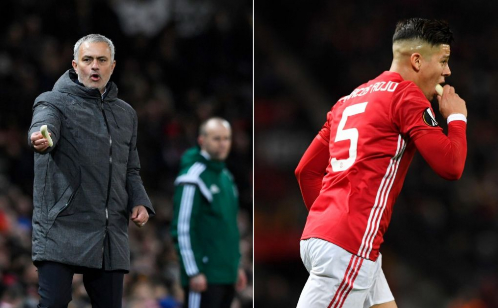 Ăn chuối, Marcos Rojo bị UEFA ‘sờ gáy’
