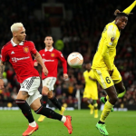 Antony không đáng bị chỉ trích với pha xoay bóng 720 độ