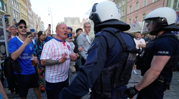 Báo Ba Lan ví Wroclaw như chiến trường vì bạo loạn CĐV Chelsea, Betis
