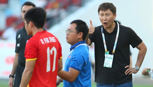 Báo chí Philippines tôn trọng HLV Kim Sang-sik sau thất bại tại SEA Games 33