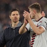 Bayer Leverkusen vào bán kết, Xabi Alonso vẫn “chê” học trò