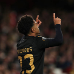 “Bom tấn” thăng hoa, Arsenal ngược dòng đầy kịch tính trước Vitoria