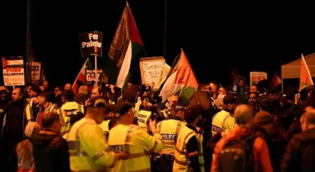 Cảnh sát Anh bắt 6 người vì bạo động ngoài sân Aston Villa