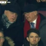 CĐV Man United kinh ngạc trước người ngồi cạnh Sir Alex Ferguson