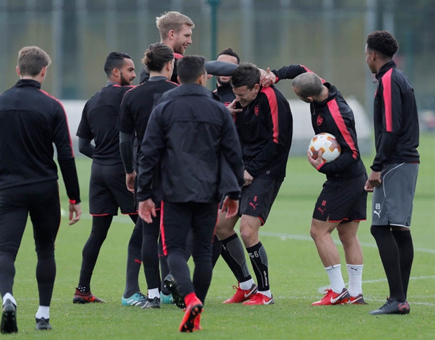 CĐV thở phào khi Arsenal không có thêm chấn thương