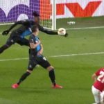 Cho Man Utd ‘hưởng lợi’, trọng tài đã đúng hay sai?