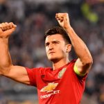 CHOÁNG! Maguire bất lực bị ‘tí hon’ lừa bóng ngã chổng vó