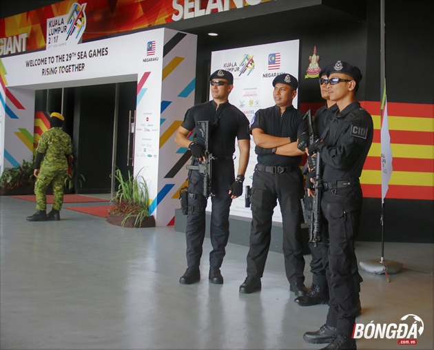 choáng ngợp với dàn an ninh bảo vệ trận chung kết SEA Games 29