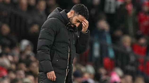 Cựu sao Man Utd nêu lý do sơ đồ 3-4-3 của Amorim chưa thể thành công