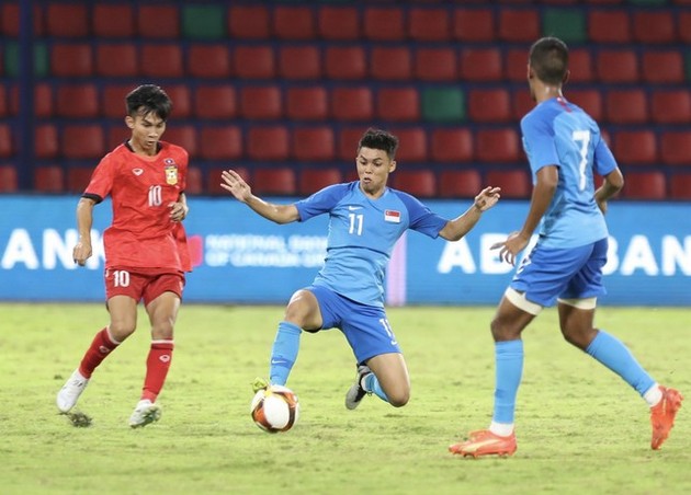Đá hỏng phạt đền, U22 Singapore dắt tay Lào rời SEA Games 32