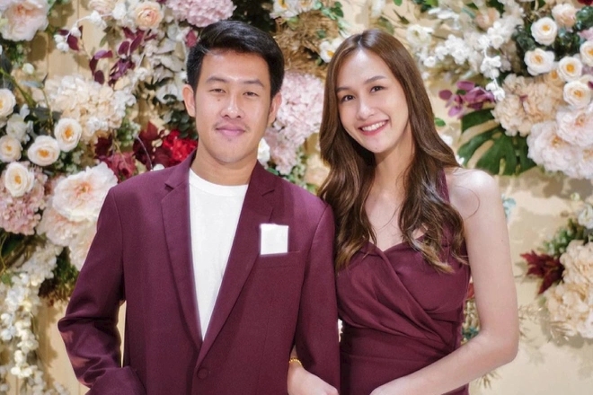 Dàn WAGs của các cầu thủ U23 Thái Lan, Malaysia