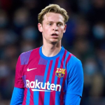 De Jong choáng ngợp khi nhìn Varane ăn mừng với CĐV