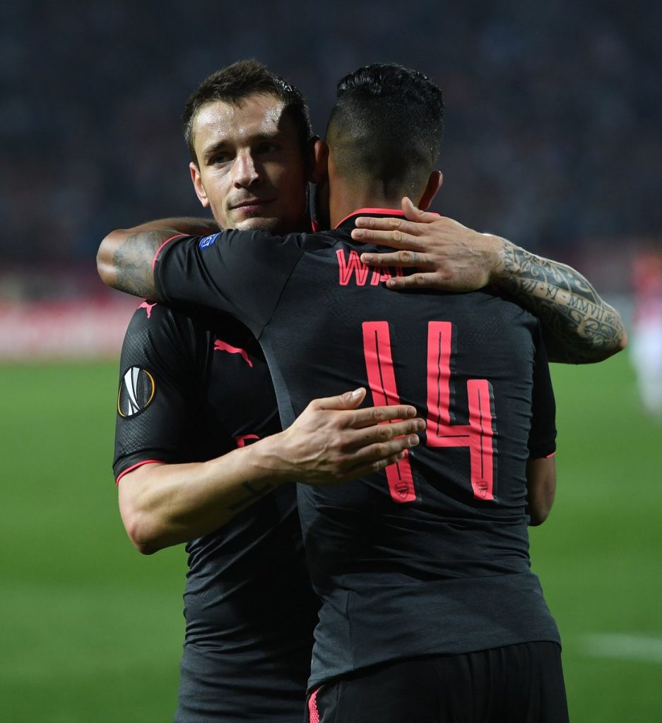 Debuchy tái sinh, đủ khả năng thay Bellerin?