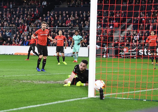 Dính thẻ đỏ oan nghiệt, Arsenal có nguy cơ chia tay Europa League sớm