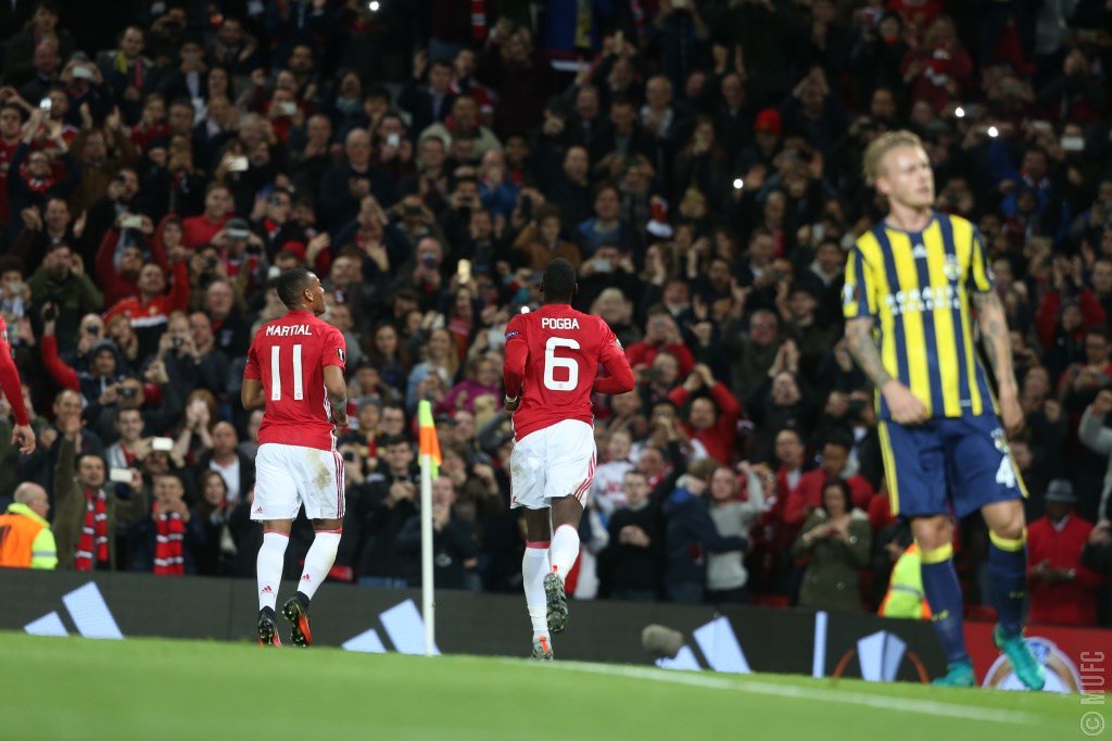 Được Rooney nhường đá penalty, Paul Pogba cảm ơn rối rít