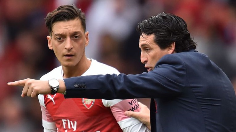 Emery đưa ra câu trả lời về “nghi án” cố tình đày đọa Ozil