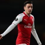 ‘Emery không tin tưởng Ozil…’