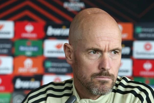 Erik ten Hag hé lộ khả năng để nhạc trưởng dự bị trước Omonia
