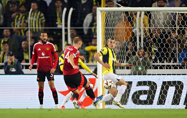 Eriksen tỏa sáng, Man Utd vẫn đánh rơi chiến thắng trước Fenerbahce