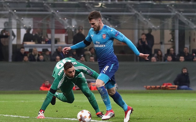 Europa League sẽ là phao cứu sinh của HLV Arsene Wenger