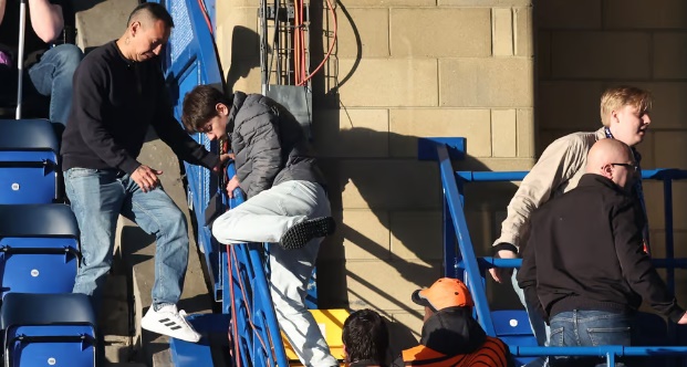 Fan Chelsea phản ánh vi phạm an ninh sau trận Djurgarden