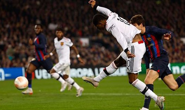 Ferdinand ngả mũ trước sao Man Utd