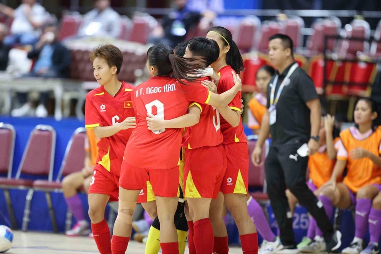 Futsal nữ Việt Nam thắng Indonesia 5-0, giành HCV lịch sử SEA Games 33