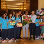 Giành vàng SEA Games 29, ĐT Việt Nam tươi như hoa về Việt Nam