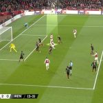 Giữa tâm bão chỉ trích, đã có 1 cái tên bảo vệ Ozil