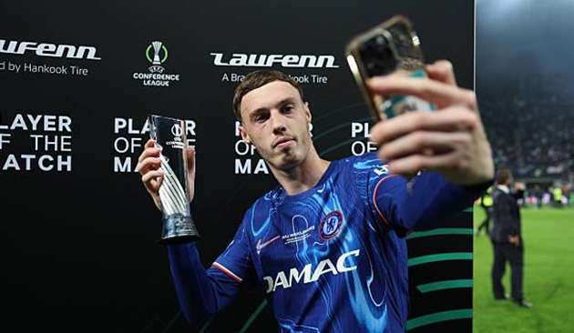 Giúp Chelsea vô địch Conference League, Palmer được so sánh với Messi