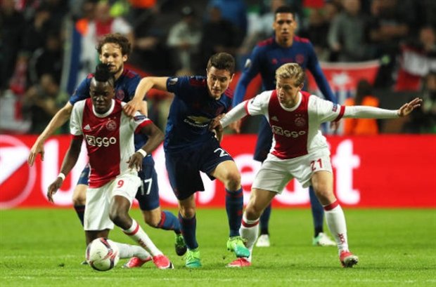 Góc chiến thuật: Mourinho ‘cáo già’, Man Utd ‘bóp nghẹt’ Ajax