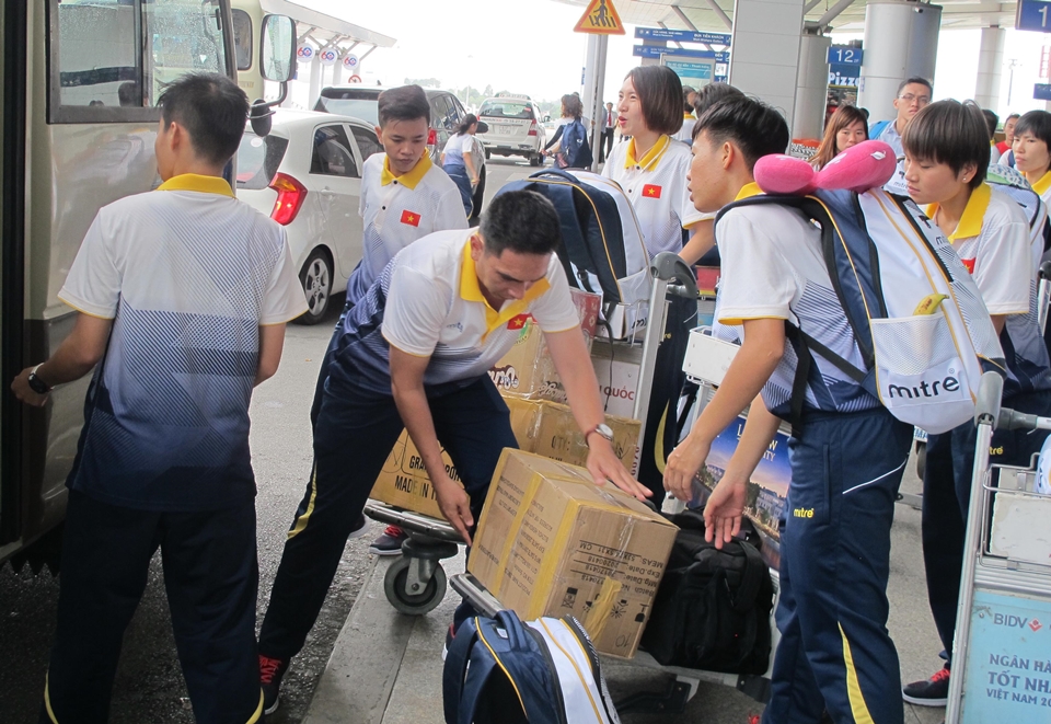 Hai ĐT futsal nam và nữ Việt Nam lên đường dự SEA Games 29