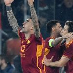 Hình ảnh rơi nước mắt trong trận thắng của Roma