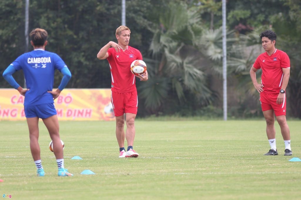 HLV Honda không còn căng thẳng khi tập cùng học trò