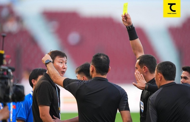 HLV Kim Sang-sik bùng nổ phản ứng vì bàn thắng U22 Việt Nam