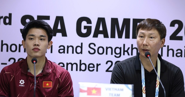 HLV Kim Sang Sik ca ngợi U22 Việt Nam sau chiến thắng