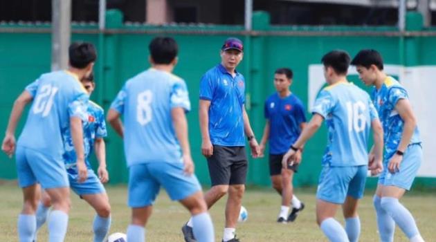 HLV Kim Sang-sik đánh giá sức mạnh của U22 Malaysia trước trận quyết định